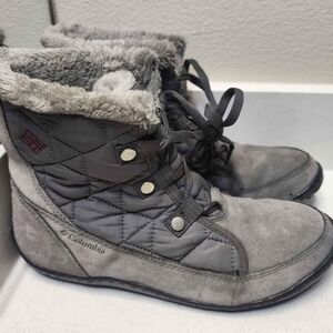 Columbia Women's Gray Winter Boots.